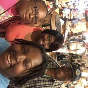 Meet your Posher, Tee